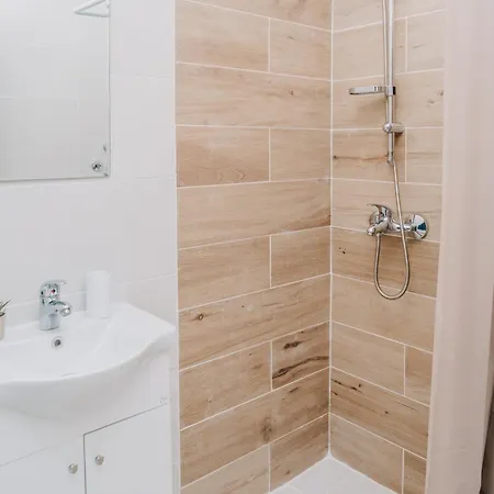 Han/Misafirhane Sea Sailing